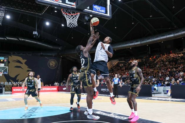 September 4, 2026, xgox, Basketball Exhibition Game: Basketball, Loewen Braunschweig vs. Bamberg Baskets, emspor, from left: Chip Flanigan (Braunschweig), 30, Jordan Wright (Bamberg), 3, duel, battle, tackle, Braunschweig
