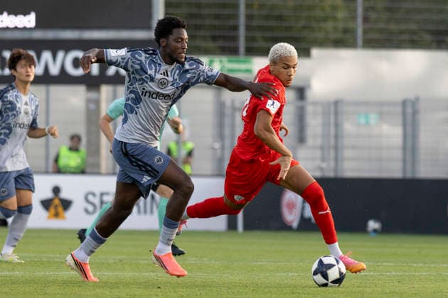 Regionalliga Southwest: Eintracht Frankfurt II vs. FC Astoria Walldorf, September 4, 2026: Collin Owusu Etse of Eintracht Frankfurt II (27) and Kenny Freßle (Fressle) of FC Astoria Walldorf (40) battle for the ball; Eintracht Frankfurt II vs. FC Astoria Walldorf, Dreieich, Maxworx Sportpark, September 4, 2026 Copyright: xBEAUTIFULxSPORTS Gawlikx