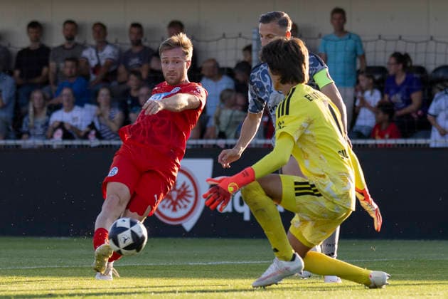 Regionalliga Southwest: Eintracht Frankfurt II vs. FC Astoria Walldorf, September 4, 2026: Lennart Grimmer (FC Astoria Walldorf) takes a shot on goal against Amil Siljevic (Eintracht Frankfurt II), 8–1, Eintracht Frankfurt II vs. FC Astoria Walldorf, Dreieich, Maxworx Sportpark, September 4, 2026 Copyright: xBEAUTIFULxSPORTS Gawlikx