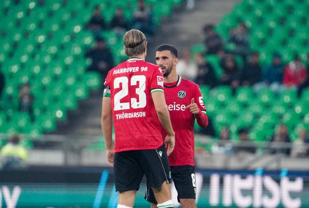 Deutschland: Fussball 2.Bundesliga 2026 2027, 4. Spieltag - Hannover 96 vs Karlsruher SC - Heinz von Heiden Arena Stadion (Hannover): Stefan Teitur ÃžorÃ°arson Stefan Teitur Thordarson (Hannover 96, 23) Waniss TaÃ¯bi Waniss Taibi (Hannover 96, 8) *** Germany Soccer 2. Bundesliga 2026–2027, Matchday 4: Hannover 96 vs. Karlsruher SC, Heinz von Heiden Arena, Hannover; Stefan Teitur Ördarson, Stefan Teitur Thordarson (Hannover 96), 23 Waniss Taïbi (Hannover 96), 8 Copyright: xAymanxAlahmedx