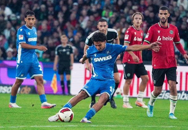 Deutschland: Fussball 2.Bundesliga 2026 2027, 4. Spieltag - Hannover 96 vs Karlsruher SC - Heinz von Heiden Arena Stadion (Hannover): Torchance Louey Ben Farhat (Karlsruher SC, 19) *** Germany Soccer 2. Bundesliga 2026–2027, Matchday 4: Hannover 96 vs. Karlsruher SC at Heinz von Heiden Arena Stadium in Hannover; scoring chance by Louey Ben Farhat of Karlsruher SC, 19 Copyright: xAymanxAlahmedx