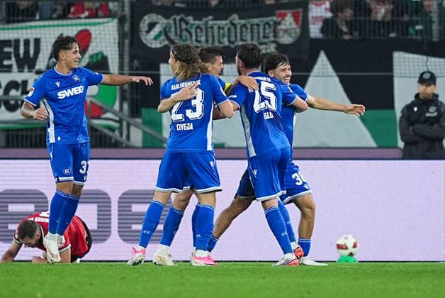 04.09.2026, xydrx, Herren, Fußball, 2.Bundesliga, Hannover 96 - Karlsruher SC, Saison 2026 2027, Heinz von Heiden Arena: Torjubel nach dem Tor zum 2:2 für den Karlsruher SC durch Torschütze Rafael Pinto Pedrosa (Karlsruher SC, 36) zusammen mit Danyal Zor (Karlsruher SC, 26) und Lilian Egloff (Karlsruher SC, 25) und Tim Civeja (Karlsruher SC, 23) DFB regulations prohibit any use of photographs as image sequences and or quasi-video. *** September 4, 2026, xydrx, Men s, Soccer, 2. Bundesliga, Hannover 96 vs. Karlsruher SC, 2026–2027 season, Heinz von Heiden Arena: Celebration after the 2–2 goal for Karlsruher SC by goal scorer Rafael Pinto Pedrosa (Karlsruher SC), 36, along with Danyal Zor (Karlsruher SC), 26, Lilian Egloff (Karlsruher SC), 25, and Tim Civeja (Karlsruher SC), 23. DFB regulations prohibit any use of photographs as image sequences and or quasi-video Copyright: HMBxMedia YannisxDreimann