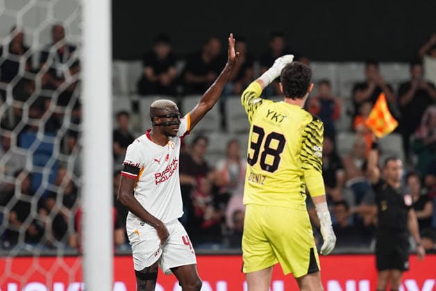 Istanbul Basaksehir v Galatasaray - Turkish Super Lig ISTANBUL, TURKIYE - SEPTEMBER 4: Victor Osimhen (45) of Galatasaray after having a small injury during the Turkish Super Lig 4th week football match between Istanbul Basaksehir and Galatasaray at Basaksehir Fatih Terim Stadium in Istanbul, Turkiye on September 4, 2026. Adem Kutucu Anadolu Istanbul Turkey. Editorial use only. Please get in touch for any other usage.  Copyright: x2026xAnadoluxAdemxKutucux