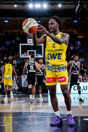 Germany easyCredit BBL, Season Opener: Veolia Towers Hamburg vs. EWE Baskets Oldenburg, Inselpark Arena, Hamburg. Yes, Qualyn Gilbreath, EWE Baskets Oldenburg, 13 Copyright: xStefanxTrochax