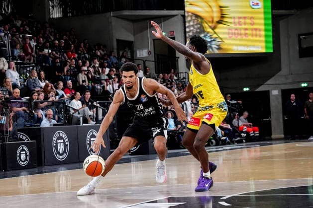 Germany easyCredit BBL, Season Opener: Veolia Towers Hamburg vs. EWE Baskets Oldenburg, Inselpark Arena, Hamburg; Mathys Kangudia (Veolia Towers Hamburg), 28; Ja Qualyn Gilbreath (EWE Baskets Oldenburg), 13 Copyright: xStefanxTrochax
