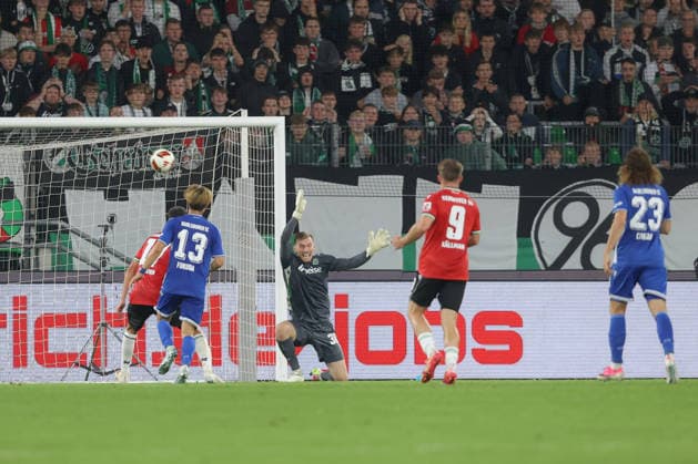 04.09.2026, xtgx, Fussball 2. Bundesliga, Hannover 96 - Karlsruher SC, v.l. Rafael Pinto Pedrosa (Karlsruhe, 36) schiesst Tor, schießt, Torschuetze, erzielt Tor, Treffer, scores the goal 2:2 (DFL DFB REGULATIONS PROHIBIT ANY USE OF PHOTOGRAPHS as IMAGE SEQUENCES and or QUASI-VIDEO) Hannover *** September 4, 2026, xtgx, Soccer 2. Bundesliga, Hannover 96 vs. Karlsruher SC, from left: Rafael Pinto Pedrosa (Karlsruhe), 36, scores a goal, shoots, goal scorer, scores a goal, goal, scores the goal 2–2 DFL DFB REGULATIONS PROHIBIT ANY USE OF PHOTOGRAPHS as IMAGE SEQUENCES and or QUASI-VIDEO Hannover