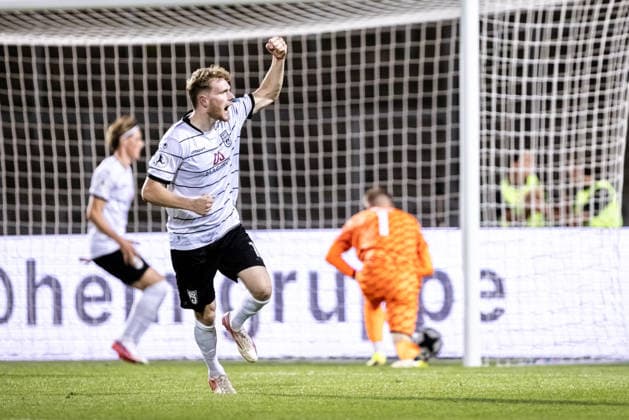 SSV Ulm 1846 Soccer vs. SGV Freiberg Heilbronn, Soccer, Regionalliga Southwest, Matchday 5, Donaustadion, Ulm, September 4, 2026—Celebration, cheers, and joy after a goal scored by Steffen Meuer, making the score 2–3, for SSV Ulm 1846 Soccer, 18 SSV Ulm 1846 Soccer vs. SGV Freiberg Heilbronn, Soccer, Regionalliga Southwest, Matchday 5, Donaustadion Ulm, September 26, 2004; Photo by Lucca Fundel, Ulm, Donaustadion, Baden-Württemberg, Germany