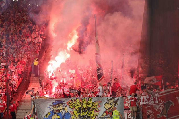 2026.09.04, Deutschland, Stuttgart Fußball VfB Stuttgart vs. 1. FC Köln, Pyro-Technik im Gäste-Block Gemäß den Vorgaben der DFL Deutsche Fußball Liga ist es untersagt, in dem Stadion und oder vom Spiel angefertigte Fotoaufnahmen in Form von Sequenzbildern und oder videoähnlichen Fotostrecken zu verwerten bzw. verwerten zu lassen. DFL, DFB regulations prohibit any use of photographs as image sequences and or quasi-video. *** September 4, 2026, Germany, Stuttgart Soccer: VfB Stuttgart vs. 1. FC Köln, Pyrotechnics in the Visitors’ Section. In accordance with the regulations of the DFL (German Soccer League), it is prohibited to use or allow the use of photographs taken in the stadium and or during the game in the form of image sequences and or video-like photo series. DFL, DFB regulations prohibit any use of photographs as image sequences and or quasi-video