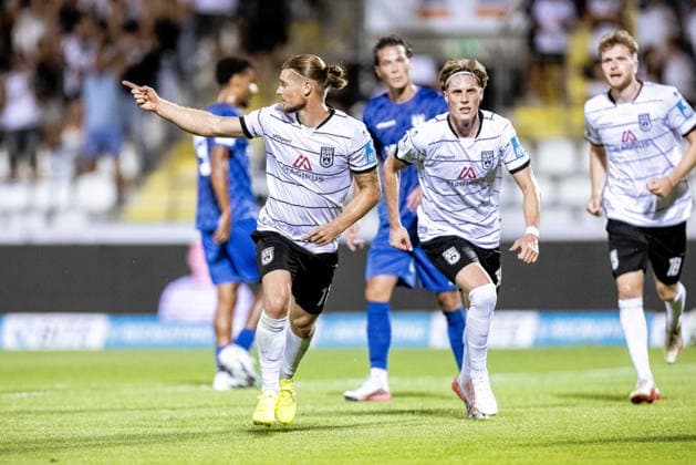 SSV Ulm 1846 Soccer vs. SGV Freiberg Heilbronn, Soccer, Regionalliga Southwest, Matchday 5, Donaustadion Ulm, September 4, 2026; shot on goal, penalty kick, goal celebration, cheers, joy after a goal; goal scored by Dennis Chessa to make it 4–3 for SSV Ulm 1846 Soccer, 11 SSV Ulm 1846 Soccer vs. SGV Freiberg Heilbronn, Soccer, Southwest Regional League, Matchday 5, Donaustadion Ulm, September 26, 2004. Photo by Lucca Fundel, Ulm Donaustadion, Baden-Württemberg, Germany