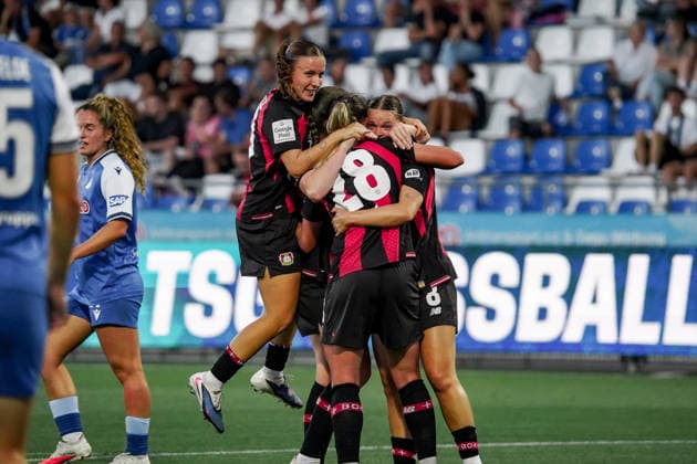 Deutschland: Fussball Saison 2026 2027 , Google Pixel Frauen-Bundesliga , 3. Spieltag , TSG 1899 Hoffenheim Frauen vs. Bayer 04 Leverkusen Frauen - Dietmar-Hopp-Stadion (Hoffenheim) : Mannschaft jubelt zum 1:2, Tor, Torjubel, Jubel, Freude, Emotionen Hoffenheim Dietmar-Hopp-Stadion Deutschland Germany *** Germany Soccer Season 2026–2027, Google Pixel Women s Bundesliga, Matchday 3, TSG 1899 Hoffenheim Women vs. Bayer 04 Leverkusen Women, Dietmar Hopp Stadium, Hoffenheim; team celebrates a 1–2 victory, goal, goal celebration, celebration, joy, emotions, Hoffenheim, Dietmar Hopp Stadium, Germany Copyright: xBennetxLongx