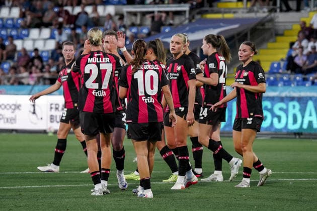 Deutschland: Fussball Saison 2026 2027 , Google Pixel Frauen-Bundesliga , 3. Spieltag , TSG 1899 Hoffenheim Frauen vs. Bayer 04 Leverkusen Frauen - Dietmar-Hopp-Stadion (Hoffenheim) : Mannschaft jubelt zum 1:2, Tor, Torjubel, Jubel, Freude, Emotionen Hoffenheim Dietmar-Hopp-Stadion Deutschland Germany *** Germany Soccer Season 2026–2027, Google Pixel Women s Bundesliga, Matchday 3, TSG 1899 Hoffenheim Women vs. Bayer 04 Leverkusen Women, Dietmar Hopp Stadium, Hoffenheim; team celebrates a 1–2 victory, goal, goal celebration, celebration, joy, emotions, Hoffenheim, Dietmar Hopp Stadium, Germany Copyright: xBennetxLongx
