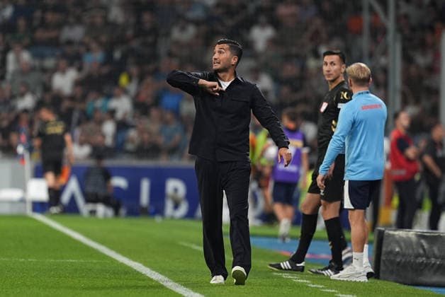 Istanbul Basaksehir v Galatasaray - Turkish Super Lig ISTANBUL, TURKIYE - SEPTEMBER 4: Head coach Nuri Sahin of Basaksehir gives tactics to his team during the Turkish Super Lig 4th week football match between Istanbul Basaksehir and Galatasaray at Basaksehir Fatih Terim Stadium in Istanbul, Turkiye on September 4, 2026. Adem Kutucu Anadolu Istanbul Turkey. Editorial use only. Please get in touch for any other usage.  Copyright: x2026xAnadoluxAdemxKutucux