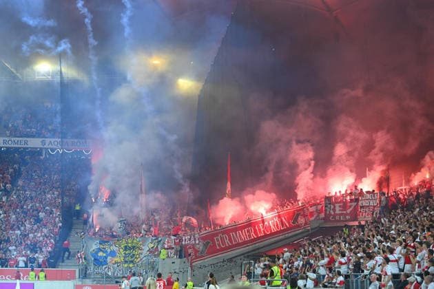 Pyrotechnik,Feuerwerk,Feuer,Flammen, Bengalo,Bengalos im Koelner Fanblock Fussball 1. Bundesliga Saison 2026 2027, 2.Spieltag, Spieltag02, VfB Stuttgart - 1.FC Koeln am 04.09.2026 , MHP ARENA *** Pyrotechnics, fireworks, fire, flames, flares, flares in the Cologne fan section, soccer, Bundesliga, 2026–2027 season, Matchday 2, Matchday 02, VfB Stuttgart vs. FC Cologne on September 4, 2026, MHP ARENA