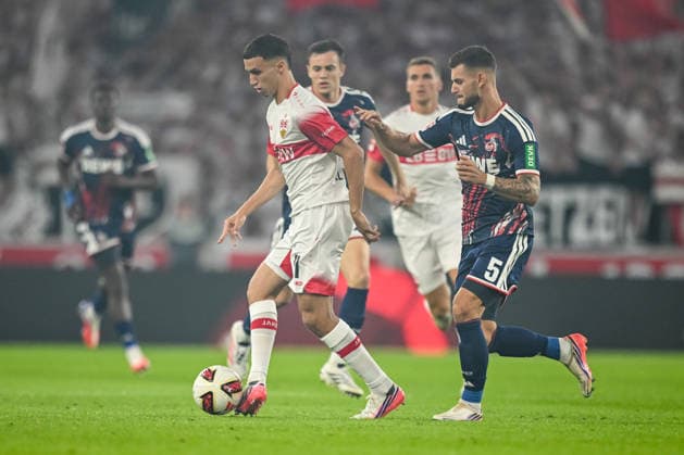 Bilal El Khannouss (VfB Stuttgart) und Tom Krauss (1.FC Koeln) im Zweikampf waehrend des spiels der 1. Bundesliga zwischen VfB Stuttgart und 1. FC Koeln, MHPArena am 04. September 2026 in Stuttgart, Deutschland. (Foto von Harry Langer DeFodi Images) +++ Bilal El Khannouss (VfB Stuttgart) und Tom Krauss (1.FC Koeln) battle for the ball during the Bundesliga match between VfB Stuttgart and 1. FC Koeln at MHPArena on September 4, 2026 in Stuttgart, Germany. (Photo by Harry Langer DeFodi Images) DFB DFL REGULATIONS PROHIBIT ANY USE OF PHOTOGRAPHS AS IMAGE SEQUENCES AND OR QUASI-VIDEO. (Photo by Harry Langer DeFodi Images) DFB DFL REGULATIONS PROHIBIT ANY USE OF PHOTOGRAPHS AS IMAGE SEQUENCES AND OR QUASI-VIDEO. - *** Bilal El Khannouss of VfB Stuttgart and Tom Krauss of 1. FC Köln in a tackle during the Bundesliga 1 match between VfB Stuttgart and 1. FC Köln, at MHPArena on September 4, 2026, in Stuttgart, Germany. Photo by Harry Langer, DeFodi Images. Bilal El Khannouss of VfB Stuttgart and Tom Krauss of 1. FC Köln battle for the ball during the Bundesliga match between VfB Stuttgart and 1. FC Köln at MHPArena on September 4, 2026 in Stuttgart, Germany. Photo by Harry Langer, DeFodi Images. DFB and DFL regulations prohibit any use of photographs as image sequences and or quasi-video. Photo by Harry Langer, DeFodi Images. DFB and DFL regulations prohibit any use of photographs as imageSEQUENCES AND OR QUASI-VIDEO