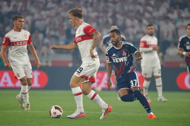 Finn Jeltsch (VfB Stuttgart, 29) und Linton Maina (1. FC Köln, 37) im Laufduell , Deutschland, Fussball, 1. Bundesliga, 2.Spieltag, 2026 2027, VfB Stuttgart vs. 1.FC Köln, 04.09.2026, Stuttgart MHP Arena Deutschland *** Finn Jeltsch of VfB Stuttgart, 29, and Linton Maina of 1. FC Köln, 37, in a footrace, Germany, soccer, Bundesliga, Matchday 2, 2026–2027, VfB Stuttgart vs. 1. FC Köln, September 4, 2026, Stuttgart MHP Arena, Germany Copyright: xGrantxHubbsx