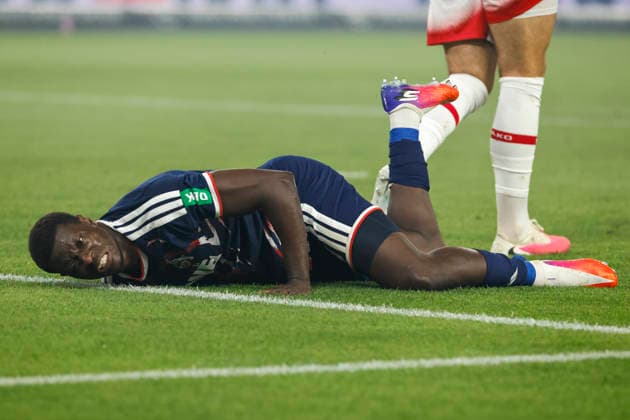 Ragnar Ache (1. FC Köln, 09) am Boden , Deutschland, Fussball, 1. Bundesliga, 2.Spieltag, 2026 2027, VfB Stuttgart vs. 1.FC Köln, 04.09.2026, Stuttgart MHP Arena Deutschland *** Ragnar Ache 1 FC Cologne, 09 on the ground, Germany, soccer, Bundesliga 1, Matchday 2, 2026–2027, VfB Stuttgart vs. 1 FC Cologne, September 4, 2026, Stuttgart MHP Arena, Germany Copyright: xGrantxHubbsx
