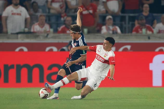v.l.n.r.: Alessio Castro-Montes (1. FC Köln) und Bilal El Khannouss (VfB Stuttgart), im Bundesliga-Spiel zwischen dem VfB Stuttgart und dem 1. FC Köln in der MHP Arena, Stuttgart, Deutschland, am 4. September 2026. in action during the Bundesliga match between VfB Stuttgart and 1. FC Köln at the MHP Arena, Stuttgart, Germany, on September 4, 2026. DFB DFL REGULATIONS PROHIBIT ANY USE OF PHOTOGRAPHS AS IMAGE SEQUENCES AND OR QUASI-VIDEO, *** From left to right: Alessio Castro Montes of 1. FC Köln and Bilal El Khannouss of VfB Stuttgart, during the Bundesliga match between VfB Stuttgart and 1. FC Köln at the MHP Arena, Stuttgart, Germany, on September 4, 2026, in action during the Bundesliga match between VfB Stuttgart and 1 FC Köln at the MHP Arena, Stuttgart, Germany, on September 4, 2026. DFB and DFL regulations prohibit any use of photographs as image sequences and or quasi-video, Copyright: HMBxMedia xHeikoxBecker
