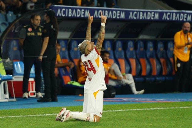 September 4, 2026, Basaksehir, Istanbul, Turkey: Lucas Torreira (C) of Galatasaray celebrates after scoring his team s second goal during the Turkish Super League 2026 27 match between Basaksehir and Galatasaray at the Basaksehir Fatih Terim Stadium in Istanbul, Turkey, on September 4, 2026. Basaksehir Turkey - ZUMAu194 20260904_zip_u194_032 Copyright: xTolgaxUluturkx