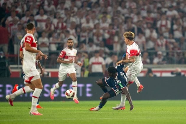 Zweikampf zwischen Finn Jeltsch (VfB Stuttgart, 29) und Ragnar Ache (1. FC Koeln, 09), VfB Stuttgart vs. 1. FC Koeln, Fussball, 1. Bundesliga, 02. Spieltag, 04.09.2026 DFB regulations prohibit any use of photographs as image sequences and or quasi-video Stuttgart Baden-Wuerttemberg Deutschland *** Tackle between Finn Jeltsch of VfB Stuttgart, 29, and Ragnar Ache of 1. FC Köln, 09, VfB Stuttgart vs. 1. FC Köln, Soccer, Bundesliga 1, Matchday 2, September 4, 2026. DFB regulations prohibit any use of photographs as image sequences and or quasi-video. Stuttgart, Baden-Württemberg, Germany Copyright: xkolbert-press PhilipxZieglerx