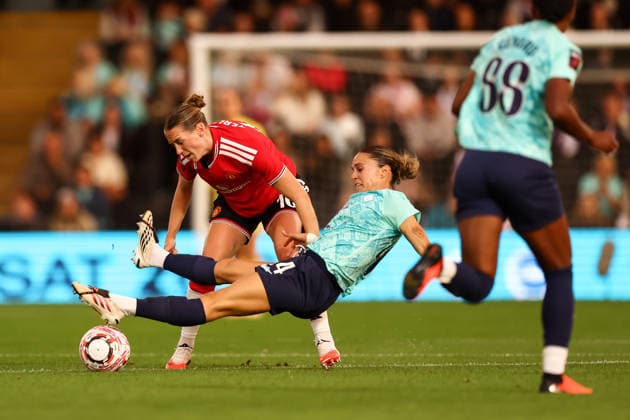London City Lionesses gegen Manchester United, 4. September 2026, London Women’s Super League London City Lionesses gegen Manchester United Elisabeth Terland von Manchester United und Maria Leon von den London City Lionesses Foto: Jacques Feeney Offside, London, Großbritannien  Copyright: xJacquesxFeeneyx xOffsidexOffside