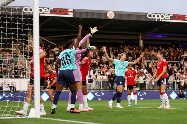 London City Lionesses gegen Manchester United, 4. September 2026, London Women’s Super League – London City Lionesses gegen Manchester United: Alanna Kennedy von den London City Lionesses jubelt nach dem ersten Tor. Foto: Jacques Feeney. Abseits. London, Großbritannien  Copyright: xJacquesxFeeneyx xOffsidexOffside