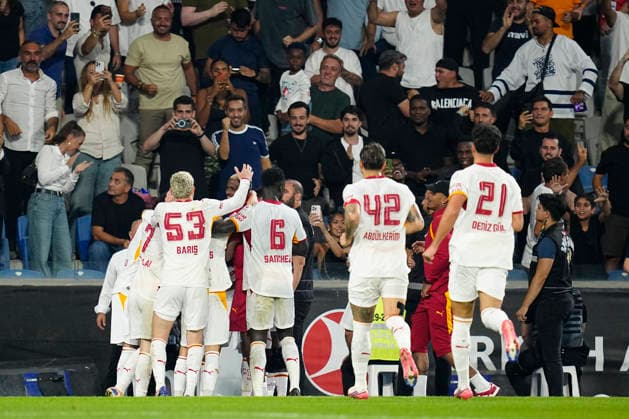 Istanbul Basaksehir FK v Galatasaray SK - Trendyol Super Lig ISTANBUL, TURKIYE - SEPTEMBER 04: Gabriel Sara of Galatasaray celebrates after scoring his team s third goal with his teammates during the Trendyol Super Lig match between Istanbul Basaksehir FK and Galatasaray SK at Basaksehir Fatih Terim Stadium on September 4, 2026 in Istanbul, Turkiye. Istanbul Basaksehir Fatih Terim Stadium Istanbul Turkiye Copyright: x x2026xYagizxGurtugx xPSxImagesxYagizxGurtugx