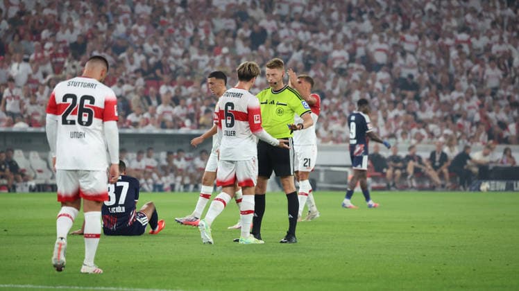 04.09.2026, xrekx, Fussball 1.Bundesliga, VfB Stuttgart - 1.FC Köln v.l. Angelo Stiller (VfB Stuttgart) Schiedsrichter Referee Christian Dingert (DFL DFB REGULATIONS PROHIBIT ANY USE OF PHOTOGRAPHS as IMAGE SEQUENCES and or QUASI-VIDEO) Stuttgart *** September 4, 2026, xrekx, Soccer, Bundesliga 1, VfB Stuttgart 1 FC Köln v l Angelo Stiller VfB Stuttgart Referee Christian Dingert DFL DFB REGULATIONS PROHIBIT ANY USE OF PHOTOGRAPHS as IMAGE SEQUENCES and or QUASI-VIDEO Stuttgart