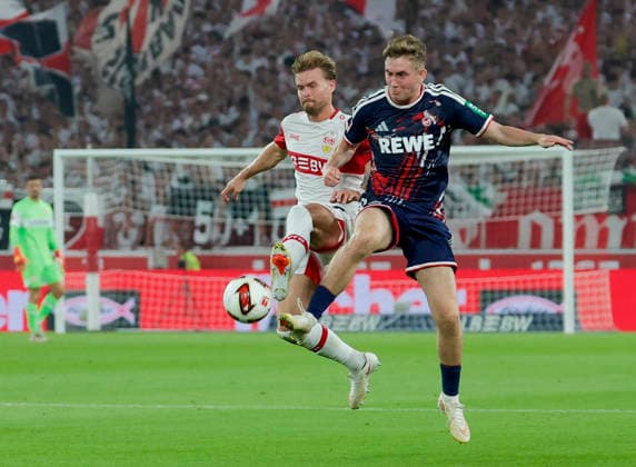 Im Bild: v.li. Maximilian Mittelstaedt (VfB Stuttgart, 7) gegen Isak Johannesson (1. FC Koeln, 8) 04.09.2026, VfB Stuttgart - 1. FC Koeln, 1. Bundesliga, 2. Spieltag, Deutschland, Stuttgart, MHP Arena, DFL REGULATIONS PROHIBIT ANY USE OF PHOTOGRAPHS AS IMAGE SEQUENCES AND OR QUASI-VIDEO. *** Pictured, from left: Maximilian Mittelstaedt (VfB Stuttgart), 7, vs. Isak Johannesson (1. FC Köln), 8, April 9, 2026, VfB Stuttgart vs. 1. FC Köln, Bundesliga 1, Matchday 2, Germany, Stuttgart, MHP Arena, DFL REGULATIONS PROHIBIT ANY USE OF PHOTOGRAPHS AS IMAGE SEQUENCES AND OR QUASI-VIDEO Copyright: HMBxMedia xJulienxBecker