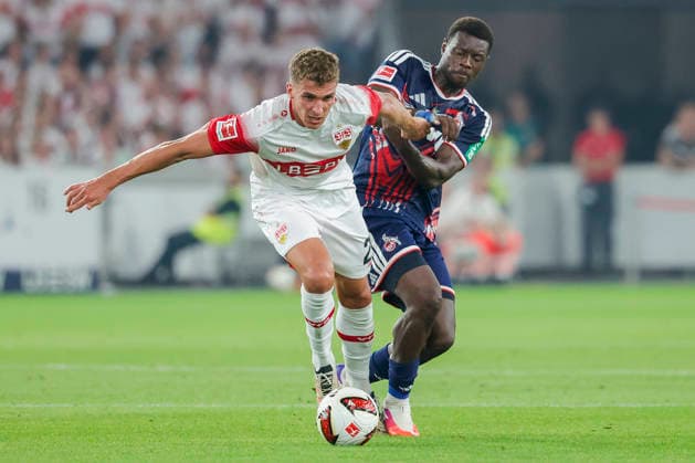 Im Bild: v.li. Grischa Proemel (VfB Stuttgart, 21) im Zweikampf gegen Ragnar Ache (1. FC Koeln, 9) 04.09.2026, VfB Stuttgart - 1. FC Koeln, 1. Bundesliga, 2. Spieltag, Deutschland, Stuttgart, MHP Arena, DFL REGULATIONS PROHIBIT ANY USE OF PHOTOGRAPHS AS IMAGE SEQUENCES AND OR QUASI-VIDEO. *** Pictured from left: Grischa Proemel (VfB Stuttgart), 21, in a tackle against Ragnar Ache (1. FC Köln), 9, on April 9, 2026, VfB Stuttgart vs. 1. FC Köln, Bundesliga 1, Matchday 2, Germany, Stuttgart, MHP Arena, DFL REGULATIONS PROHIBIT ANY USE OF PHOTOGRAPHS AS IMAGE SEQUENCES AND OR QUASI-VIDEO Copyright: HMBxMedia xJulienxBecker