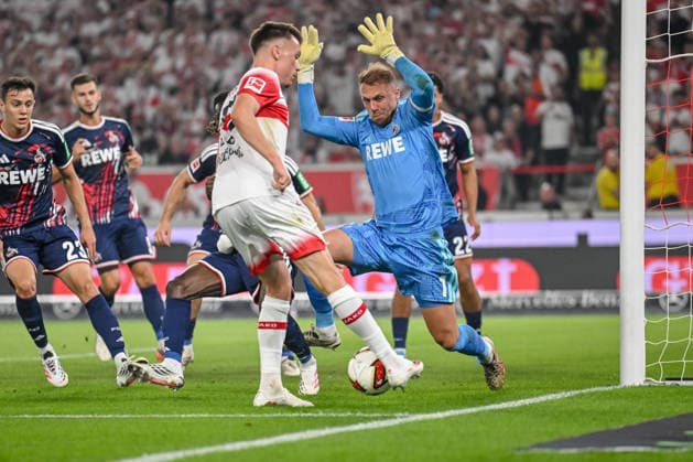 Dzenan Pejcinovic (VfB Stuttgart) und Torwart Marvin Schwaebe (1.FC Koeln) im Zweikampf waehrend des spiels der 1. Bundesliga zwischen VfB Stuttgart und 1. FC Koeln, MHPArena am 04. September 2026 in Stuttgart, Deutschland. (Foto von Harry Langer DeFodi Images) +++ Dzenan Pejcinovic (VfB Stuttgart) und Torwart Marvin Schwaebe (1.FC Koeln) battle for the ball during the Bundesliga match between VfB Stuttgart and 1. FC Koeln at MHPArena on September 4, 2026 in Stuttgart, Germany. (Photo by Harry Langer DeFodi Images) DFB DFL REGULATIONS PROHIBIT ANY USE OF PHOTOGRAPHS AS IMAGE SEQUENCES AND OR QUASI-VIDEO. (Photo by Harry Langer DeFodi Images) DFB DFL REGULATIONS PROHIBIT ANY USE OF PHOTOGRAPHS AS IMAGE SEQUENCES AND OR QUASI-VIDEO. - *** Dzenan Pejcinovic of VfB Stuttgart and goalkeeper Marvin Schwaebe of 1. FC Köln battle for the ball during the Bundesliga match between VfB Stuttgart and 1. FC Köln at the MHPArena on September 4, 2026, in Stuttgart, Germany Photo by Harry Langer, DeFodi Images Dzenan Pejcinovic of VfB Stuttgart and goalkeeper Marvin Schwaebe of 1. FC Köln battle for the ball during the Bundesliga match between VfB Stuttgart and 1. FC Köln at MHPArena on September 4, 2026, in Stuttgart, Germany. Photo by Harry Langer, DeFodi Images. DFB and DFL regulations prohibit any use of photographs as image sequences and or quasi-video. Photo by Harry Langer, DeFodi Images. DFB and DFL regulations prohibit any use of photographs as imSEQUENCES AND OR QUASI-VIDEO