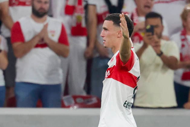 Im Bild: Jubel nach dem Tor zum 1:0 bei Torschuetze Bilal El Khannouss (VfB Stuttgart, 11) 04.09.2026, VfB Stuttgart - 1. FC Koeln, 1. Bundesliga, 2. Spieltag, Deutschland, Stuttgart, MHP Arena, DFL REGULATIONS PROHIBIT ANY USE OF PHOTOGRAPHS AS IMAGE SEQUENCES AND OR QUASI-VIDEO. *** Pictured: Celebrations after the 1-0 goal by VfB Stuttgart s Bilal El Khannous, April 11, 2026, VfB Stuttgart vs. 1. FC Köln, Bundesliga 1, Matchday 2, Germany, Stuttgart, MHP Arena, DFL regulations prohibit any use of photographs as image sequences and or quasi-video Copyright: HMBxMedia xJulienxBecker