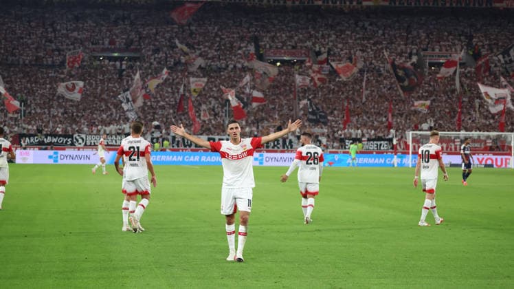 04.09.2026, xrekx, Fussball 1.Bundesliga, VfB Stuttgart - 1.FC Köln v.l. Torjubel nach dem Tor zum celebrating the goal celebrate 1:0 durch Bilal El Khannouss (VfB Stuttgart) (DFL DFB REGULATIONS PROHIBIT ANY USE OF PHOTOGRAPHS as IMAGE SEQUENCES and or QUASI-VIDEO) Stuttgart *** September 4, 2026, xrekx, Soccer, Bundesliga 1, VfB Stuttgart 1 FC Köln v l Goal celebration after Bilal El Khannouss scored the 1–0 goal for VfB Stuttgart DFL DFB REGULATIONS PROHIBIT ANY USE OF PHOTOGRAPHS AS IMAGE SEQUENCES AND OR QUASI-VIDEO Stuttgart