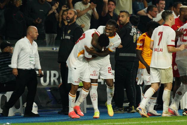 September 4, 2026, Basaksehir, Istanbul, Turkey: Gabriel Sara (L) with Rafael Leao (R) of Galatasaray celebrates after scoring his team s third goal during the Turkish Super League 2026 27 match between Basaksehir and Galatasaray at the Basaksehir Fatih Terim Stadium in Istanbul, Turkey, on September 4, 2026. Basaksehir Turkey - ZUMAu194 20260904_zip_u194_037 Copyright: xTolgaxUluturkx