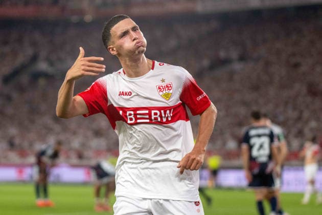 Torjubel des Torschützen Bilal El Khannouss (VfB Stuttgart). xettx, Deutschland, Stuttgart, 04.09.2026, Fussball, Bundesliga: VfB Stuttgart vs 1. FC Koeln, Saison 2026 2027, 2. Spieltag, MHP Arena DFL DFB REGULATIONS PROHIBIT ANY USE OF PHOTOGRAPHS AS IMAGE SEQUENCES AND OR QUASI-VIDEO. *** Goal celebration by goal scorer Bilal El Khannouss, VfB Stuttgart xettx, Germany, Stuttgart, September 4, 2026, Soccer, Bundesliga: VfB Stuttgart vs. 1. FC Köln, 2026–2027 season, Matchday 2, MHP Arena. DFL and DFB regulations prohibit any use of photographs as image sequences and or quasi-video.
