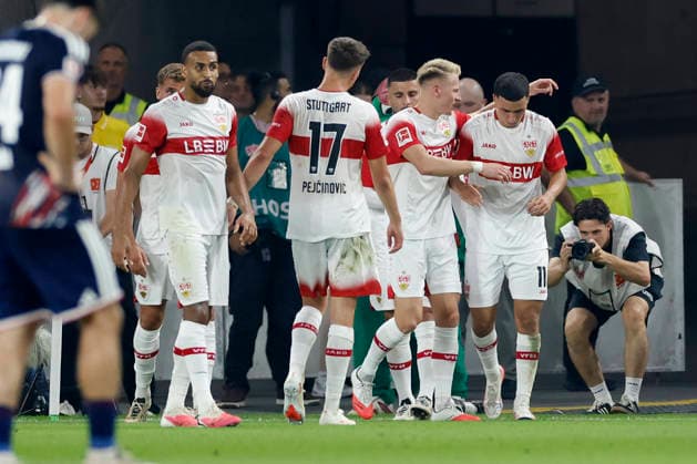 Jubel nach dem Tor zum 1:0 um den Torschuetze, Scorer Bilal El Khannouss (VfB Stuttgart), jubelnd, bejubelt, jubelt, jubeln, Cheers after the goal, cheering, celebrated, cheers, cheering, emotions, im Bundesliga-Spiel zwischen dem VfB Stuttgart und dem 1. FC Köln in der MHP Arena, Stuttgart, Deutschland, am 4. September 2026. in action during the Bundesliga match between VfB Stuttgart and 1. FC Köln at the MHP Arena, Stuttgart, Germany, on September 4, 2026. DFB DFL REGULATIONS PROHIBIT ANY USE OF PHOTOGRAPHS AS IMAGE SEQUENCES AND OR QUASI-VIDEO, *** Celebrations after the 1-0 goal around the goal scorer, Bilal El Khannous of VfB Stuttgart, celebrating, cheered, cheers, emotions, during the Bundesliga match between VfB Stuttgart and 1 FC Köln at the MHP Arena, Stuttgart, Germany, on September 4, 2026, in action during the Bundesliga match between VfB Stuttgart and 1 FC Köln at the MHP Arena, Stuttgart, Germany, on September 4, 2026. DFB and DFL regulations prohibit any use of photographs as image sequences and or quasi-video, Copyright: HMBxMedia xHeikoxBecker