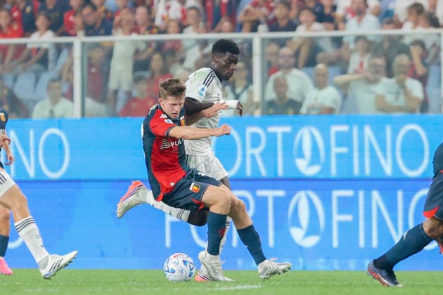 GenoaÕs Morten Frendrup fights for the ball during the Serie A soccer match between Genoa and Como at the Luigi Ferraris Stadium in Genoa, Italy - Friday, September 04, 2026. - Soccer .  Copyright: xTanoxPecoraro LaPressex