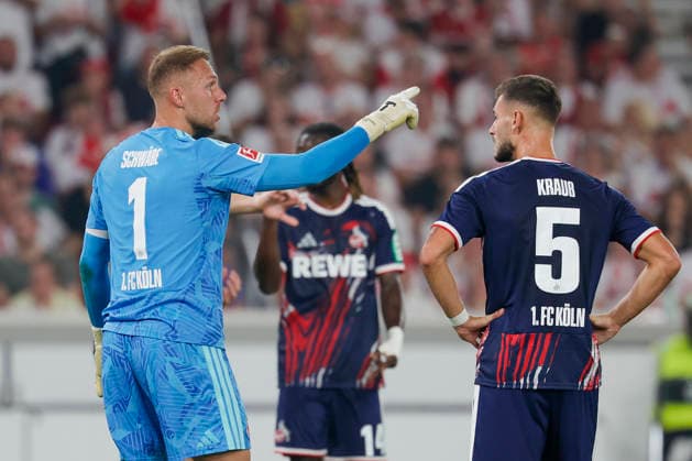 Im Bild: v.li. Torwart Marvin Schwaebe (1. FC Koeln, 1) gibt Tom Krauß (1. FC Koeln, 5) Anweisungen. 04.09.2026, VfB Stuttgart - 1. FC Koeln, 1. Bundesliga, 2. Spieltag, Deutschland, Stuttgart, MHP Arena, DFL REGULATIONS PROHIBIT ANY USE OF PHOTOGRAPHS AS IMAGE SEQUENCES AND OR QUASI-VIDEO. *** In the photo, from left: Goalkeeper Marvin Schwaebe (1 FC Köln, 1) gives instructions to Tom Krauß (1 FC Köln, 5) on September 4, 2026, VfB Stuttgart vs. 1. FC Köln, Bundesliga, Matchday 2, Germany, Stuttgart, MHP Arena. DFL regulations prohibit any use of photographs as image sequences and or quasi-video. Copyright: HMBxMedia xJulienxBecker