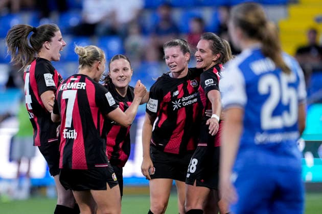 v.li.: Lilla Turanyi (B04, 24), Cornelia Kramer (B04, 7), Estrella Merino Gonzalez (B04, 10), Claudia Wenger (B04, 5), Torschützin Paulina Tomasiak (B04, 28), Spielerinnen von Bayer 04 Leverkusen, jubeln über das Tor zum 1:2, Jubel, Torjubel, Torerfolg, celebrate the goal, goal, celebration, jubelt ueber das Tor, Freuen, Freude, freut sich, optimistisch, positiv, Spielszene, Highlight, Action, Aktion, 04.09.2026, Sinsheim (Hoffenheim) (Deutschland), Fussball, Google Pixel Frauen-Bundesliga, TSG 1899 Hoffenheim - Bayer 04 Leverkusen, DFB DFL REGULATIONS PROHIBIT ANY USE OF PHOTOGRAPHS AS IMAGE SEQUENCES AND OR QUASI-VIDEO. *** From left: Lilla Turanyi B04, 24, Cornelia Kramer B04, 7, Estrella Merino Gonzalez B04, 10, Claudia Wenger B04, 5, Goal Scorer Paulina Tomasiak B04, 28, Players from Bayer 04 Leverkusen celebrate the goal that made the score 1–2, Celebration, goal celebration, scoring a goal, celebrating the goal, goal, celebration, cheering over the goal, joy, happiness, happy, optimistic, positive, game scene, highlight, action, 04 09 2026, Sinsheim, Hoffenheim, Germany, soccer, Google Pixel Women’s Bundesliga, TSG 1899 Hoffenheim vs. Bayer 04 Leverkusen, DFB DFL regulations prohibit any use of photographs as image sequences and or quasi-video xozx