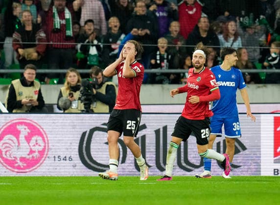 Lars Gindorf (Hannover 96, 25) reagiert nach einer vergebenen Chance. GER, Hannover 96 vs Karlsruher SC, 2. Bundesliga, 4. Spieltag, Saison 2026-27, Heinz von Heiden Arena, Hannover, 04.09.2026 DFL REGULATIONS PROHIBIT ANY USE OF PHOTOGRAPHS AS IMAGE SEQUENCES AND OR QUASI-VIDEO GER, Hannover 96 vs Karlsruher SC, 2. Bundesliga, 4. Spieltag, Saison 2026-27, 04.09.2026 Hannover *** Lars Gindorf of Hannover 96, 25, reacts after a missed opportunity (GER), Hannover 96 vs. Karlsruher SC, 2. Bundesliga, Matchday 4, 2026–27 season, Heinz von Heiden Arena, Hannover, September 4, 2026 DFL regulations prohibit any use of photographs as image sequences and or quasi-video GER, Hannover 96 vs. Karlsruher SC, 2. Bundesliga, Matchday 4, 2026–27 season, September 4, 2026, Hannover Copyright: xEibner-Pressefoto ScottxColemanx EP_SCN