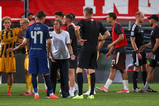 Coach Sabrina Wittmann, head coach of FC Ingolstadt 04, approaches goalkeeper David Klein (No. 47) of FC Ingolstadt 04 after the game between FC Ingolstadt 04 and Alemannia Aachen on September 4, 2026, DFB regulations prohibit any use of photographs as image sequences and or quasi-video. GER, Soccer, 3. Liga, Matchday 4, FC Ingolstadt 04 vs. Alemannia Aachen, September 4, 2026, Audi Sportpark Ingolstadt Copyright: xEibner-Pressefoto OliverxSTRISCHx EP-OSH