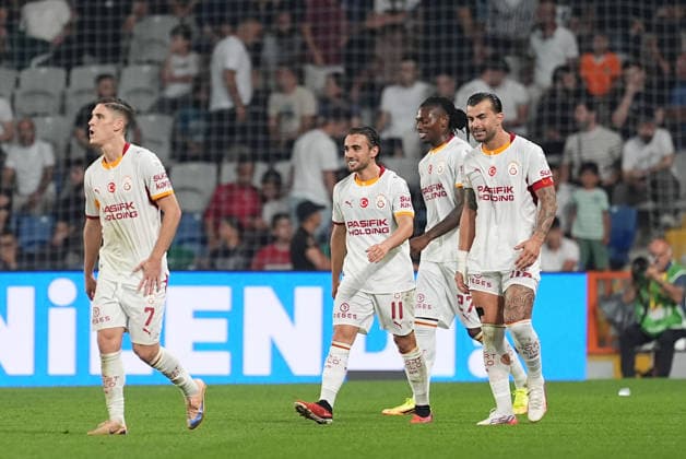 Istanbul Basaksehir v Galatasaray - Turkish Super Lig ISTANBUL, TURKIYE - SEPTEMBER 4: Players of Galatasaray celebrate their victory at the end of the Turkish Super Lig 4th week football match between Istanbul Basaksehir and Galatasaray at Basaksehir Fatih Terim Stadium in Istanbul, Turkiye on September 4, 2026. Adem Kutucu Anadolu Istanbul Turkey. Editorial use only. Please get in touch for any other usage.  Copyright: x2026xAnadoluxAdemxKutucux