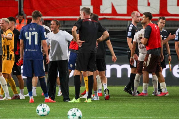 Coach Sabrina Wittmann, head coach of FC Ingolstadt 04, approaches goalkeeper David Klein (No. 47) of FC Ingolstadt 04 after the match between FC Ingolstadt 04 and Alemannia Aachen on September 4, 2026, DFB regulations prohibit any use of photographs as image sequences and or quasi-video. GER, Soccer, 3. Liga, Matchday 4, FC Ingolstadt 04 vs. Alemannia Aachen, September 4, 2026, Audi Sportpark Ingolstadt Copyright: xEibner-Pressefoto OliverxSTRISCHx EP-OSH