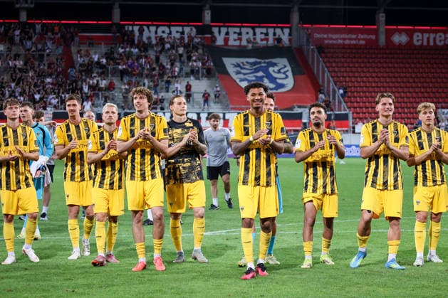 Die Allemannen bedanken sich bei den mitgereisten Fans beim Spiel FC Ingolstadt 04 gegen Alemannia Aachen am 04.09.2026, DFB regulations prohibit any use of photographs as image sequences and or quasi-video. GER, Fussball, 3. Liga, Spieltag 4, FC Ingolstadt 04 gegen Alemannia Aachen, 04.09.2026, Audi Sportpark Ingolstadt *** The Alemannia fans would like to thank the fans who traveled with them to the FC Ingolstadt 04 vs. Alemannia Aachen game on September 4, 2026, DFB regulations prohibit any use of photographs as image sequences and or quasi-video. GER, soccer, 3. Liga, Matchday 4, FC Ingolstadt 04 vs. Alemannia Aachen, September 4, 2026, Audi Sportpark Ingolstadt Copyright: xEibner-Pressefoto OliverxSTRISCHx EP-OSH