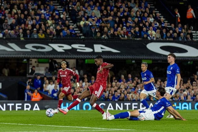 Football - FA Premier League - Ipswich Town v Liverpool FC IPSWICH, ENGLAND - Friday, September 4, 2026: Liverpool s Alexander Isak scores the third goal but it is ruled out for offside during the FA Premier League match between Ipswich Town FC and Liverpool FC at Portman Road. (Photo by David Rawcliffe Propaganda) IPSWICH Portman Road SUFFOLK ENGLAND  Copyright: xDavidxRawcliffex P2026-09-04-Ipswich_Liverpool-80