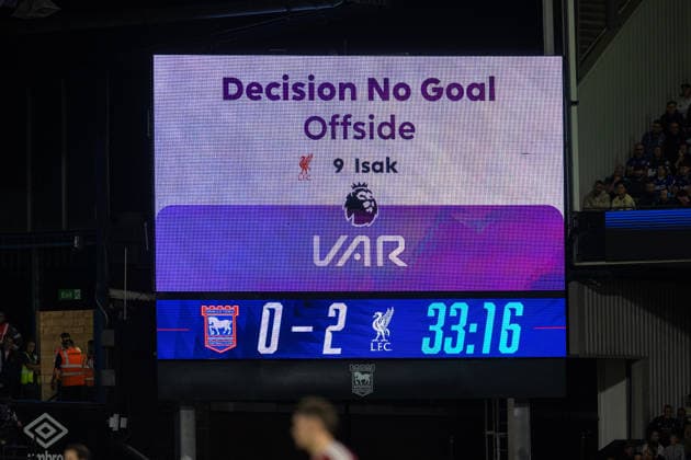 Football - FA Premier League - Ipswich Town v Liverpool FC IPSWICH, ENGLAND - Friday, September 4, 2026: The screen showing the decision by VAR to rule out Alexander Isak s goal for offside during the FA Premier League match between Ipswich Town FC and Liverpool FC at Portman Road. (Photo by David Rawcliffe Propaganda) IPSWICH Portman Road SUFFOLK ENGLAND  Copyright: xDavidxRawcliffex P2026-09-04-Ipswich_Liverpool-82