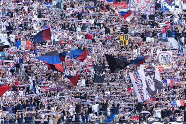 Supporters seen during Ligue 1 26 27 game between teams of Olympique Lyon and AJ Auxerre at Groupama Stadium (Benjamin Faes Ball Raw Images) Lyon Groupama Stadium France Copyright: xBenjaminxFaesx 0W4A9871