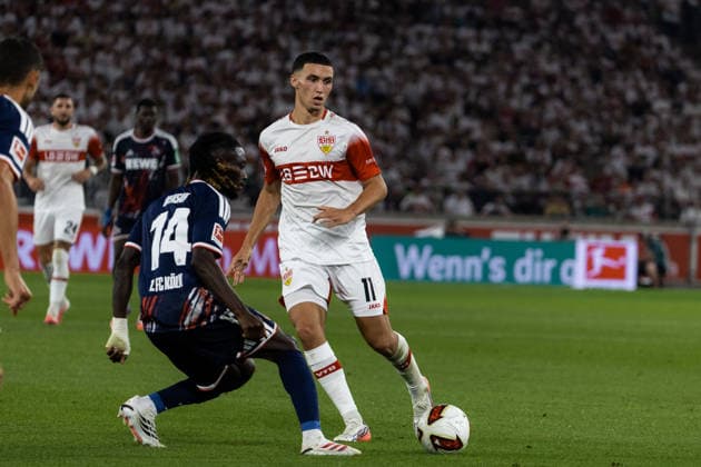 Bilal El KHANNOUSS (VfB Stuttgart, 11) im Zweikampf gegen Gideon MENSAH (1. FC Koeln, 14) GER, VfB Stuttgart vs. 1. FC Koeln, Fussball, Bundesliga, 2. Spieltag, Spielzeit 2026 2027, 04.09.2026, GER, VfB Stuttgart vs. 1. FC Koeln, Fussball, Bundesliga, 2. Spieltag, Spielzeit 2026 2027, 04.09.2026, Stuttgart *** Bilal El KHANNOUSS, VfB Stuttgart (No. 11), in a tackle against Gideon MENSAH, 1. FC Köln (No. 14), GER, VfB Stuttgart vs. 1. FC Köln, Soccer, Bundesliga, Matchday 2, 2026–2027 Season, September 4, 2026, GER, VfB Stuttgart vs. 1. FC Köln, Soccer, Bundesliga, Matchday 2, 2026–2027 season, September 4, 2026, Stuttgart Copyright: xEibnerxPressefoto OliverxSchmidtx EP_OST