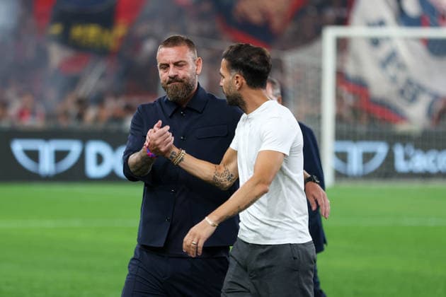 IPA88118278 - Serie A, Day 3, Genoa, Ferraris Stadium, Genoa vs. Como; pictured: Coach De Rossi and Fàbregas  Copyright: xGabrielexSiri IPAxSportx xx 88118278