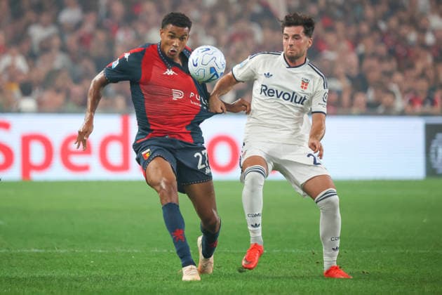 IPA88118285 - Serie A, Day 3, Genoa, Ferraris Stadium, Genoa vs. Como; pictured: Marcandalli and Baturina  Copyright: xGabrielexSiri IPAxSportx xx 88118285