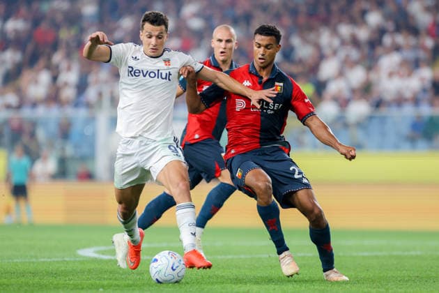 GenoaÕs Alessandro Marcandalli fights for the ball with ComoÕs Anastasios Douvikas during the Serie A soccer match between Genoa and Como at the Luigi Ferraris Stadium in Genoa, Italy - Friday, September 04, 2026. - Soccer .  Copyright: xTanoxPecoraro LaPressex